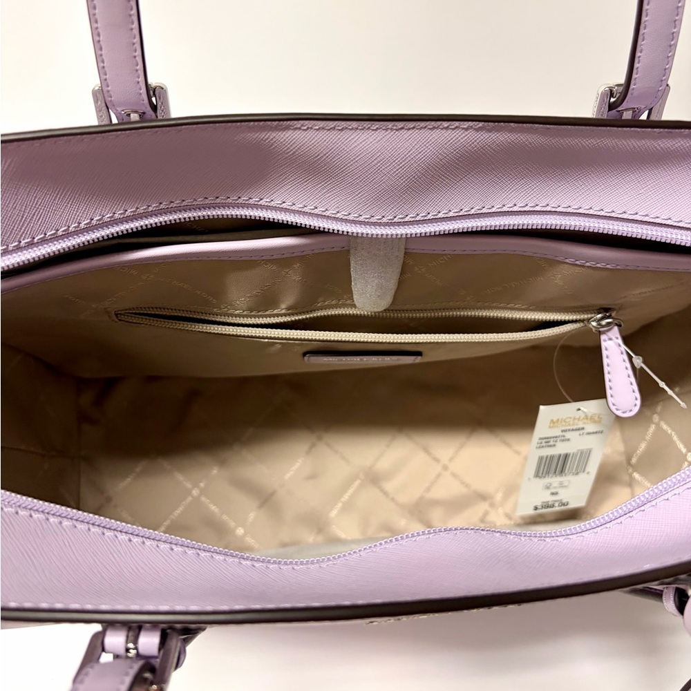 MICHAEL KORS Voyager Large
Saffiano Leather Shoulder Tote Bag Lilac - Picture 11 of 12